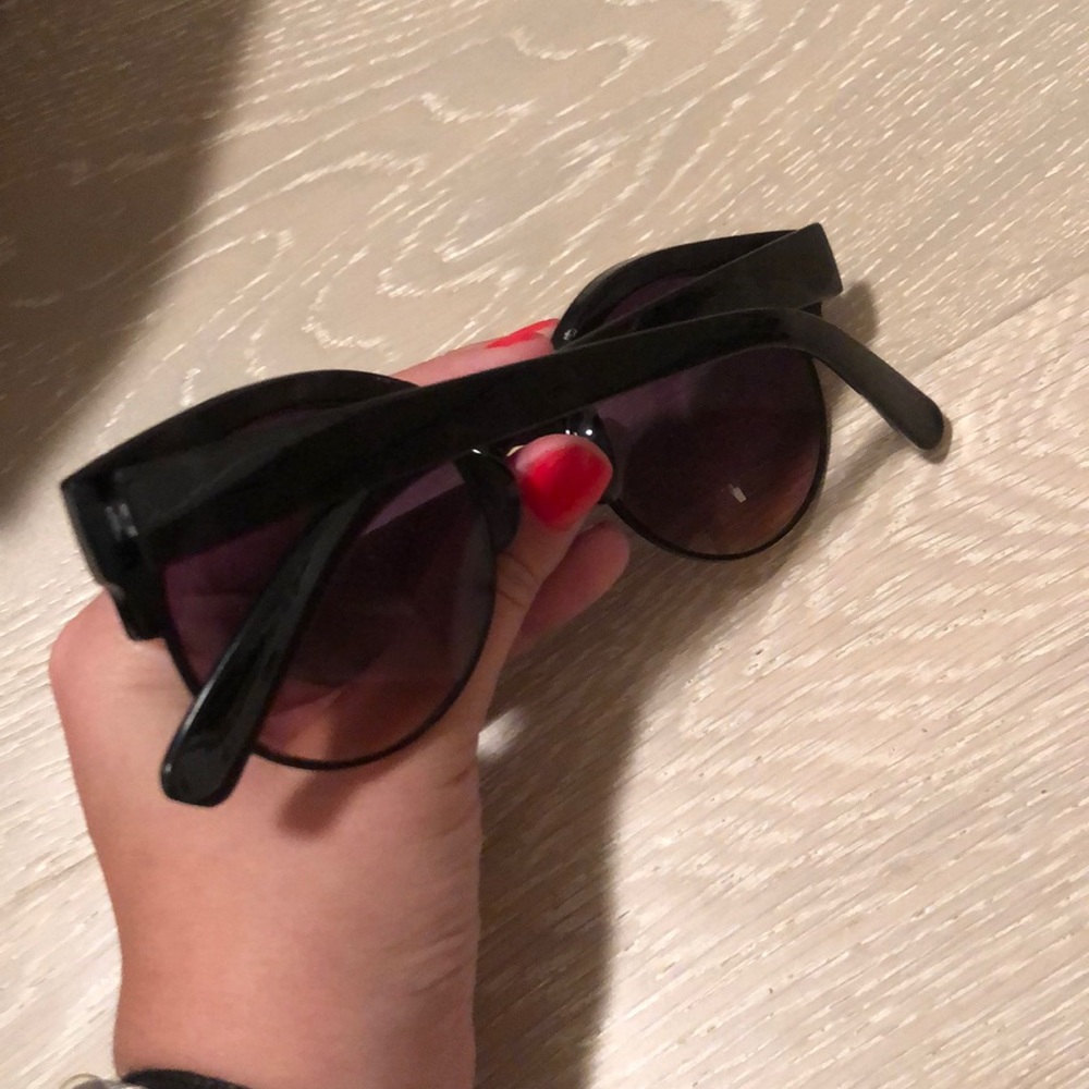 sunglasses - Picture 2 of 2